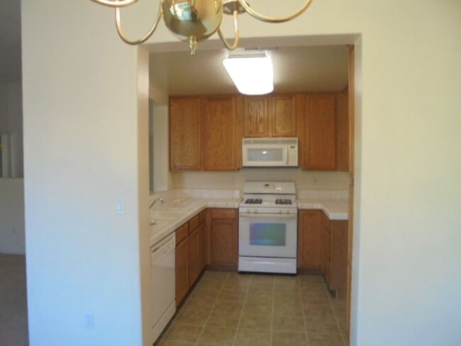 Building Photo - GRAND ISLAND PLACE---SEVEN OAKS ! Applicat...