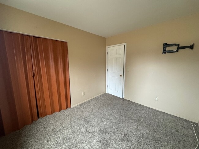 Building Photo - 1703 12th Ave