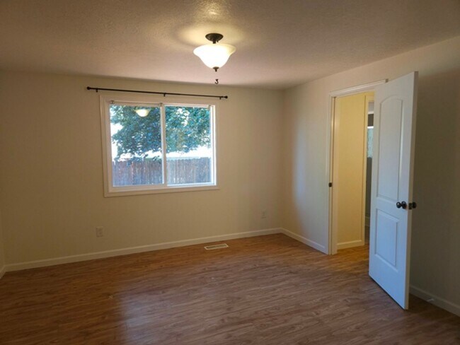 Building Photo - 3Bd/2Ba Single Story Home-Available soon!