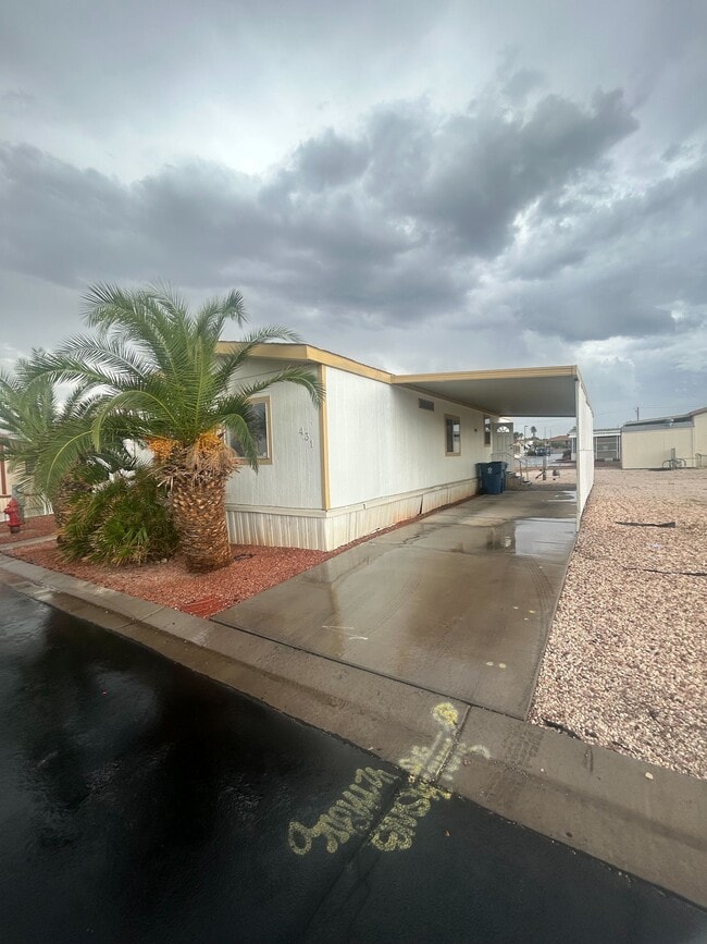 Building Photo - 3601 E Wyoming Ave