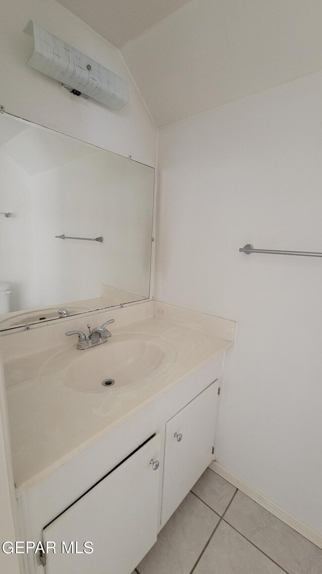 Building Photo - 1405 Cessna Dr