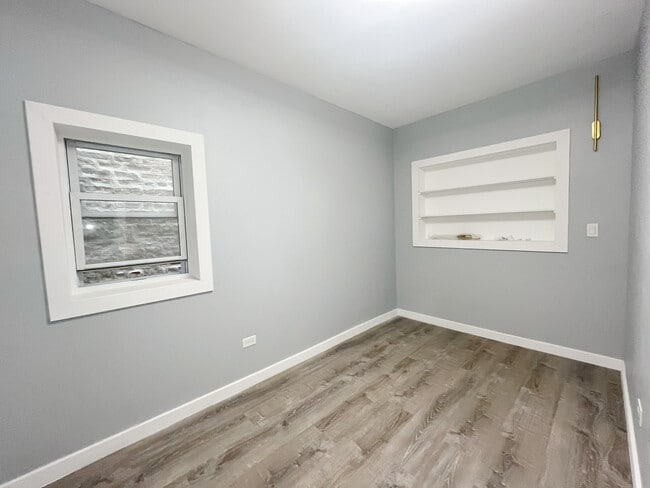 Building Photo - 522 W 31st St