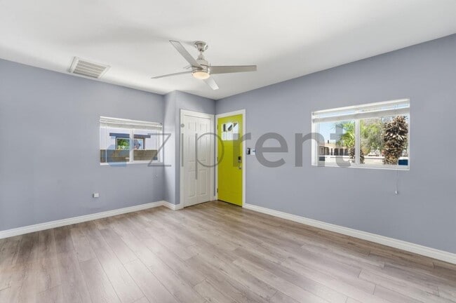 Building Photo - 1031 E Roosevelt St