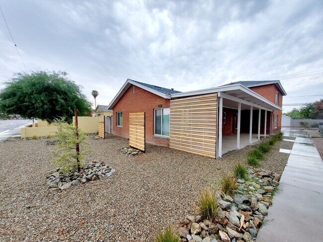 Building Photo - 1538 W McDowell Rd