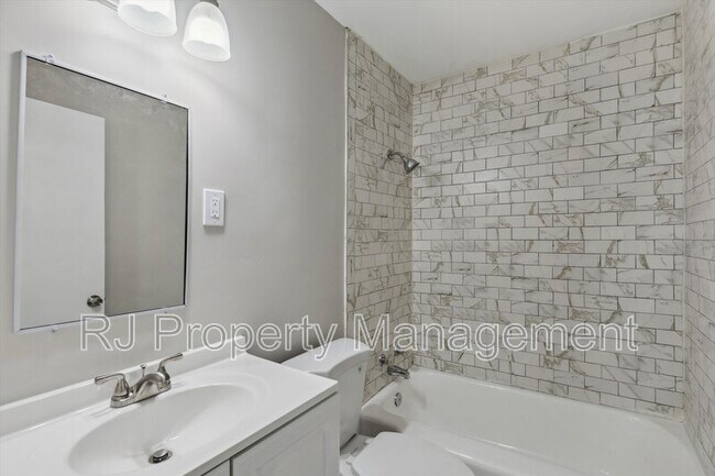 Building Photo - 605 Orchard Ave