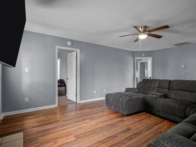 Building Photo - 1020 Furia Dr