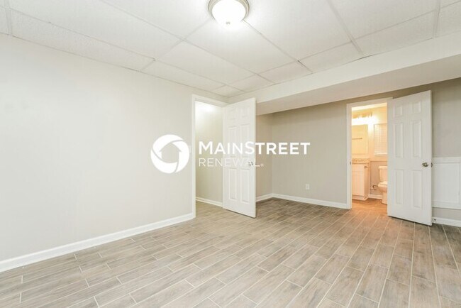 Building Photo - 4 Bedroom Pet-Friendly Home in COVINGTON, GA with Main Street Renewal