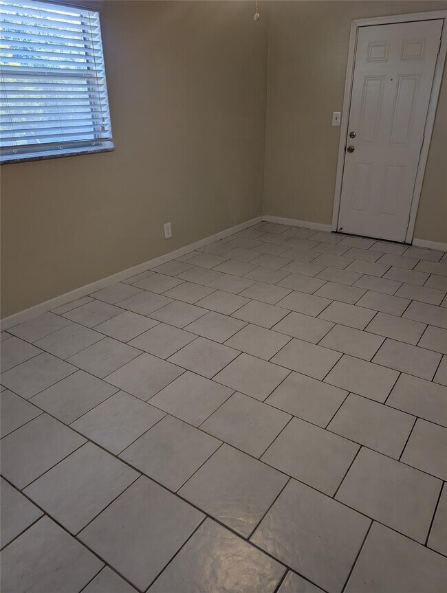 Building Photo - 5820 NW 17th Pl