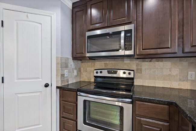Building Photo - Pre-Leasing for Summer 2025 Move-In, First...