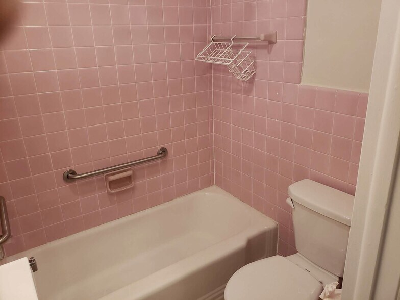 Building Photo - 528 Delancey St