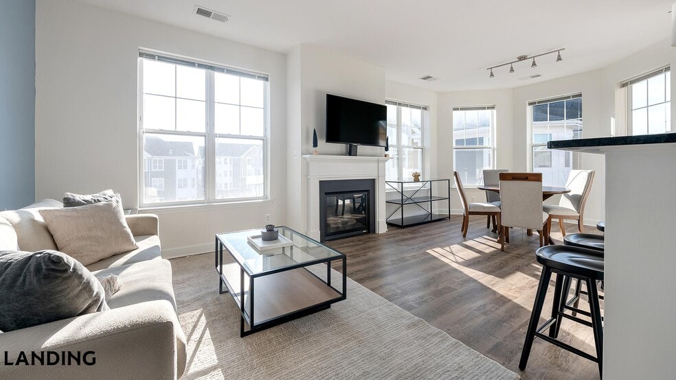 Building Photo - 909 Mansion Dr