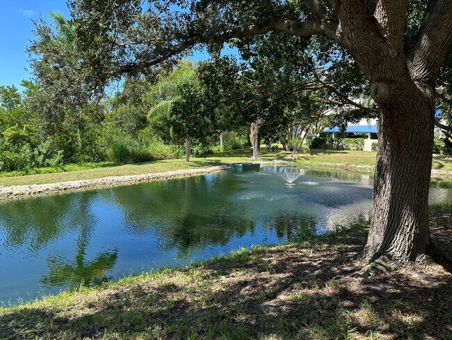 Building Photo - SEASONAL RENTAL - Downtown Sarasota Renova...