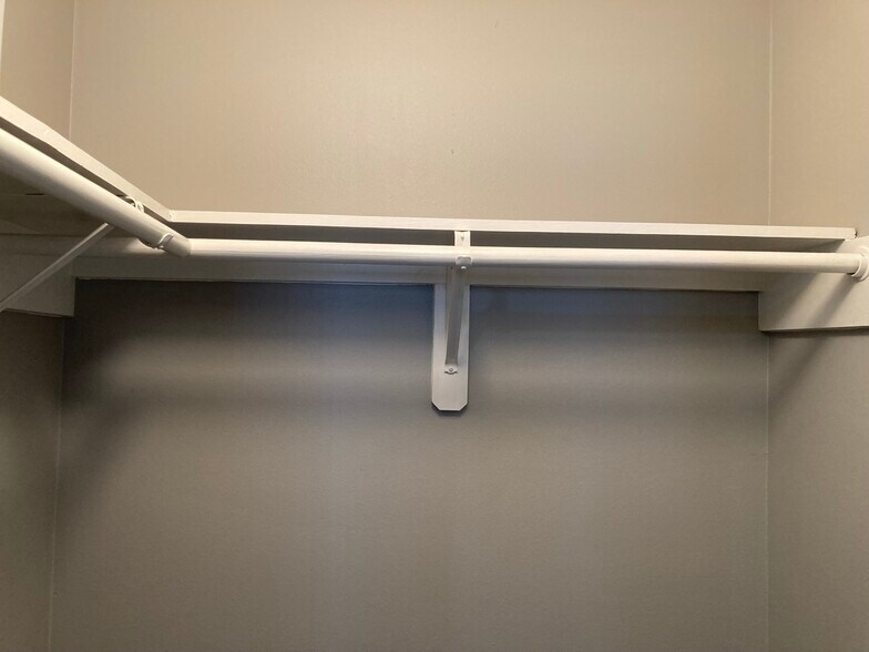 Building Photo - 910 English Ave