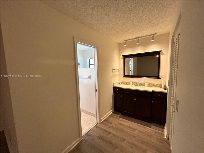 Building Photo - 1048 NW 99th Ave