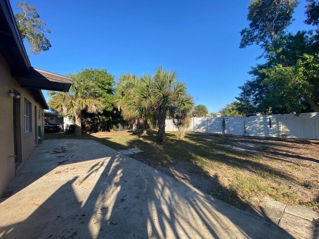 Building Photo - 21995 Catherine Ave