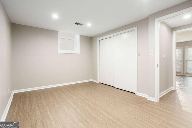 Building Photo - 5647 Queensborough Dr