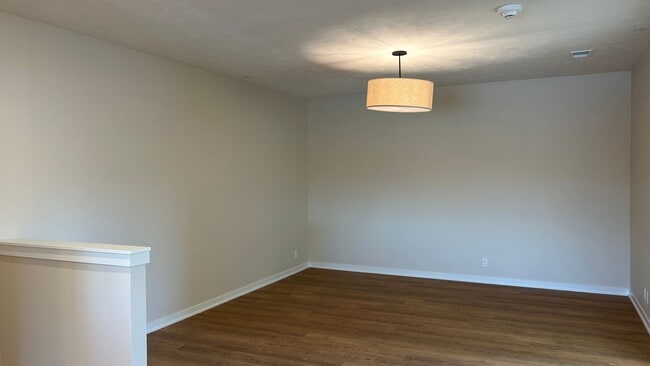 Building Photo - Elkhorn Landing Rentals (20605 Elkhorn Dr.)