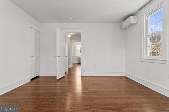 Building Photo - 137 Kenilworth Rd