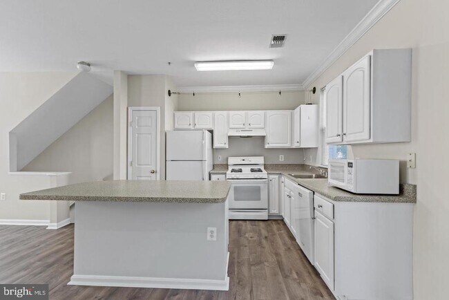Building Photo - 21844 Kelsey Square