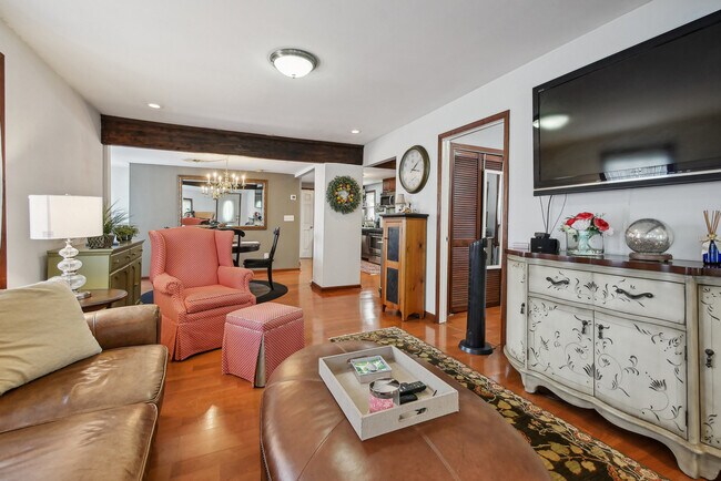 LIVING ROOM - 59 Meckes St