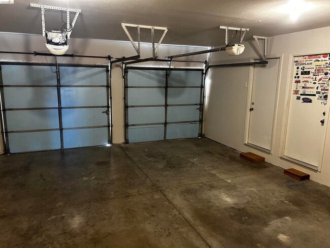 Building Photo - 5593 Drakes Dr