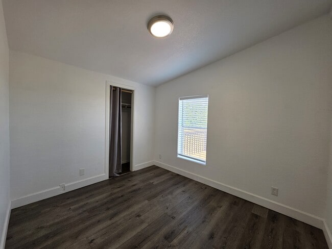 Building Photo - 8082 Well Rd