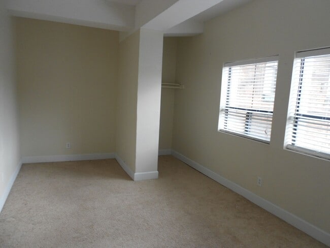 Building Photo - 1 Bedroom Apartment in Downtown Athens - S...