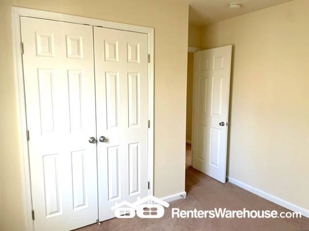 Building Photo - 1335 CHAPELVIEW Dr