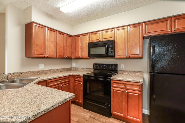 Building Photo - 9845 Paddlewheel Dr W