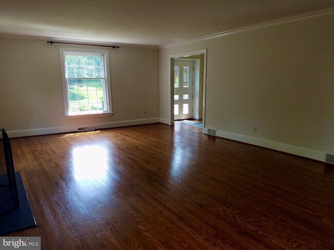 Building Photo - 128 Avon Rd