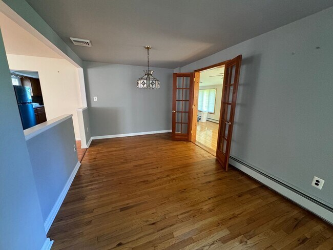 Building Photo - Lower Gywnedd 3 Bedroom 1.5 Bath Colonial in Penllyn Pa $2,750/month