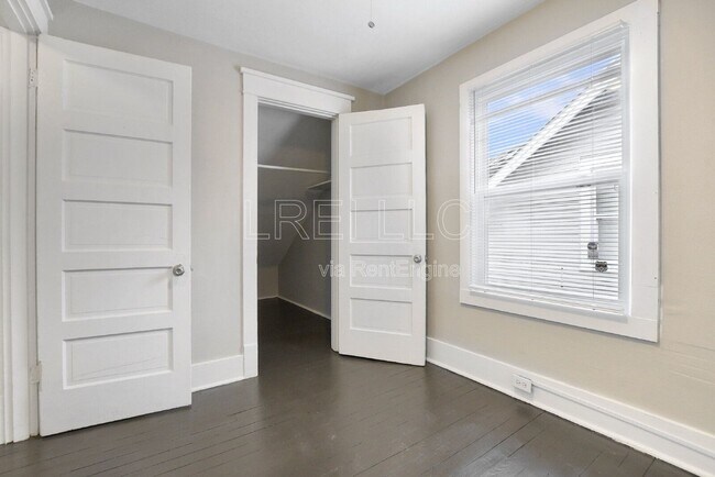 Building Photo - 844 S 33rd St