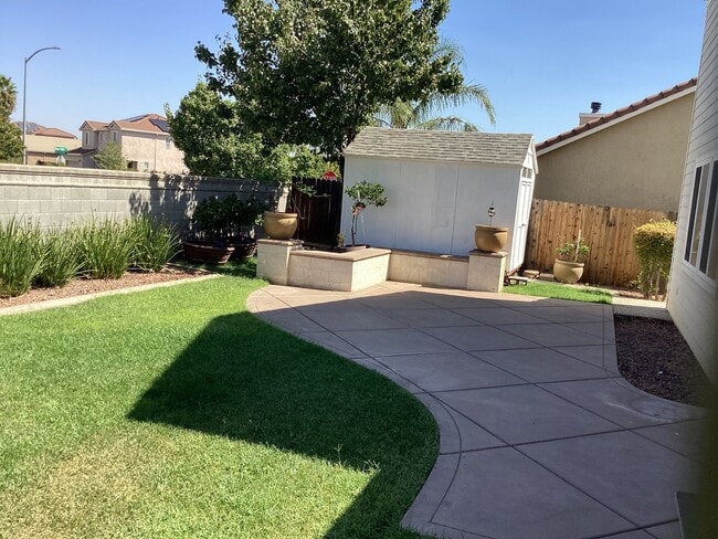 Building Photo - 4 Bedroom 3 bath with solar