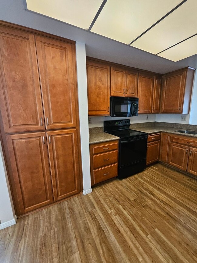 Building Photo - 2 BD/2BA Condo in the La Mesa Village