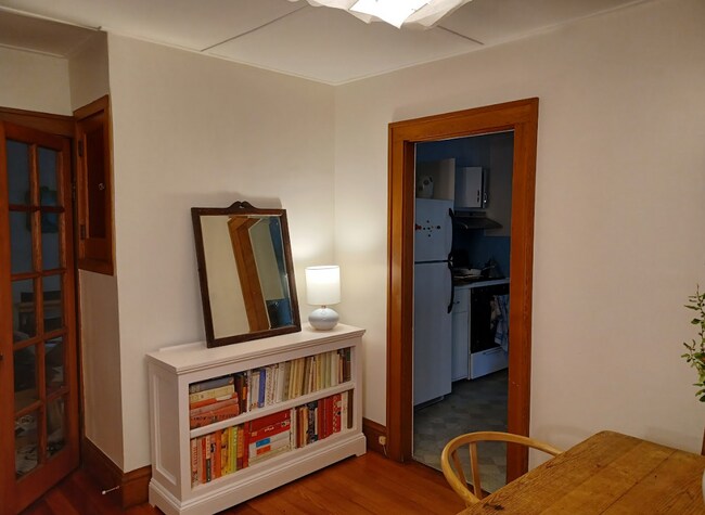 Building Photo - 323 Pelham Rd