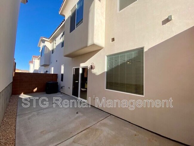 Building Photo - 2473 350 N
