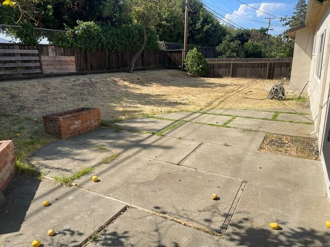 Building Photo - Concord Beautiful 3 bedroom 2 bath home, 1...
