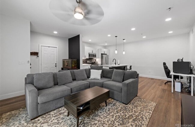 Building Photo - Bright 1 Bed Condo with Fitness Center & Prime Superior Location