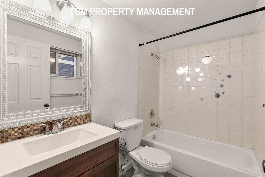 Building Photo - 15703 Midvale Ave N