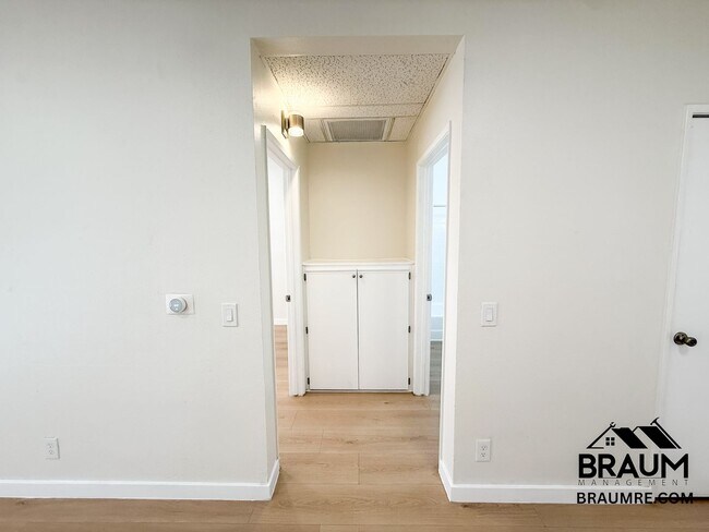 Building Photo - 11459 Collins St