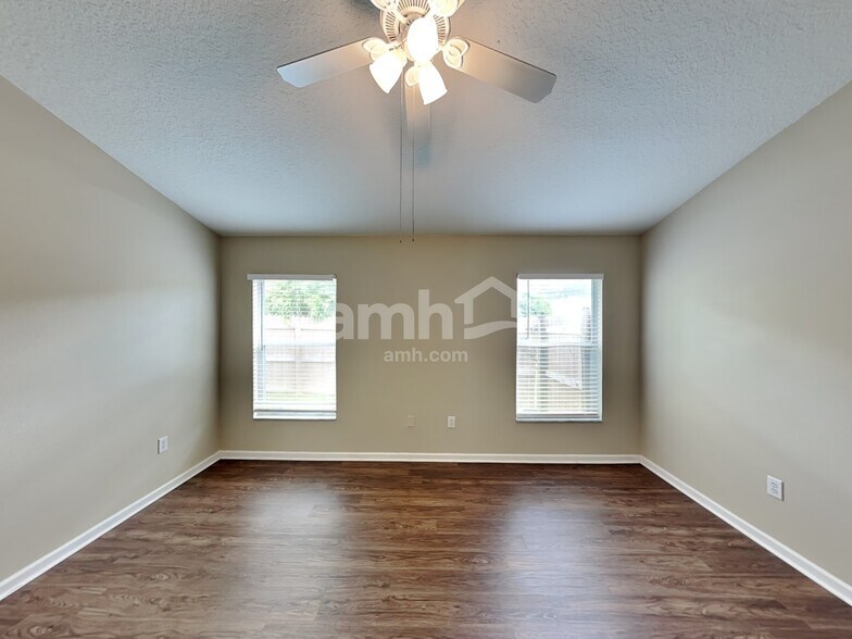 Building Photo - 30839 St Vincent Ct