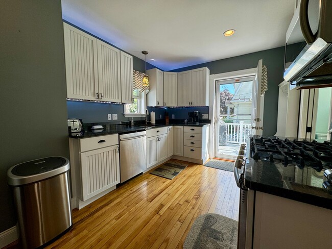 Building Photo - 3BD/1.5BA South Portland Single Family Hom...