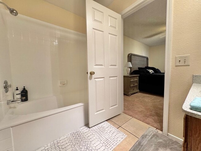 Building Photo - COMFORTABLE 2 BEDROOM, 2 BATHROOM FIRST-FL...