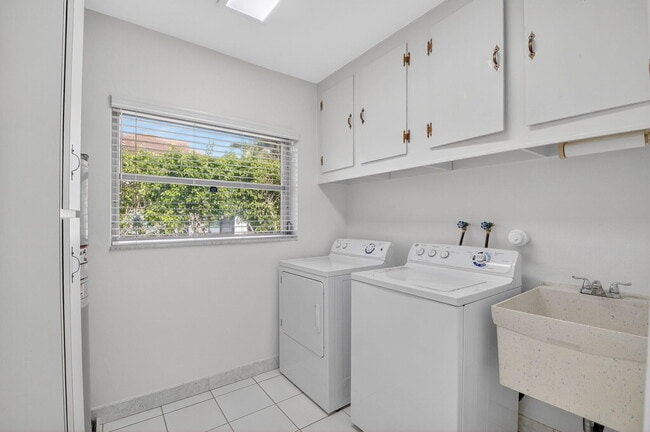 Building Photo - 937 Banyan Dr