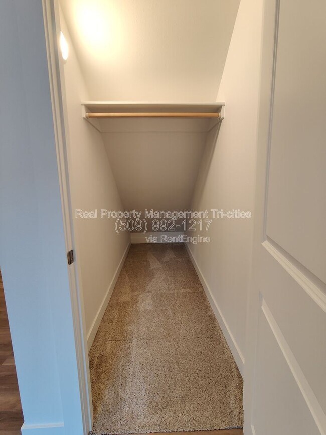 Building Photo - 386 Bedrock Loop