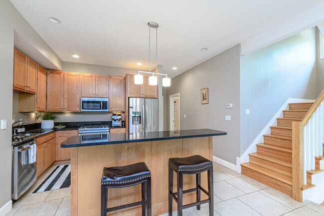 Primary Photo - 2 E Clarkson Rd