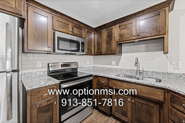 Building Photo - Beautifully Updated Liberty Home in a Prime Location!