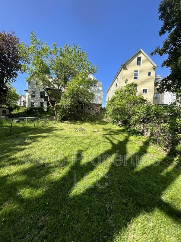 Building Photo - 25 William St