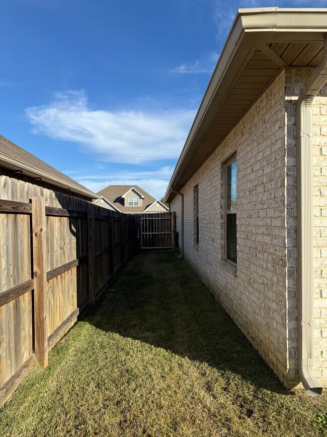 Building Photo - 6124 Cherry Hill Cir