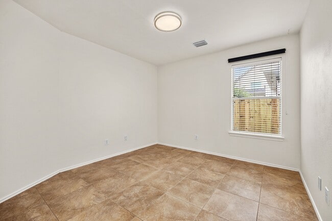Building Photo - 4702 Forest Home Dr